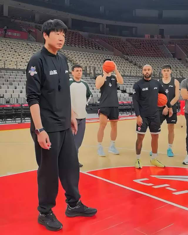 开云体育APP下载-山东男篮惊险获胜,晋级夺冠