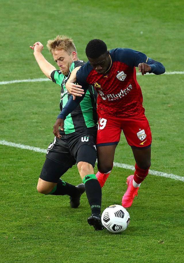 伯恩利主场击败埃弗顿，喜迎主场胜利