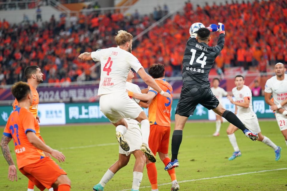 包含亚冠赛场上演绝杀一幕,胜负悬念引人注目的词条 包含亚冠赛场上演绝杀一幕,胜负悬念引人注目的词条