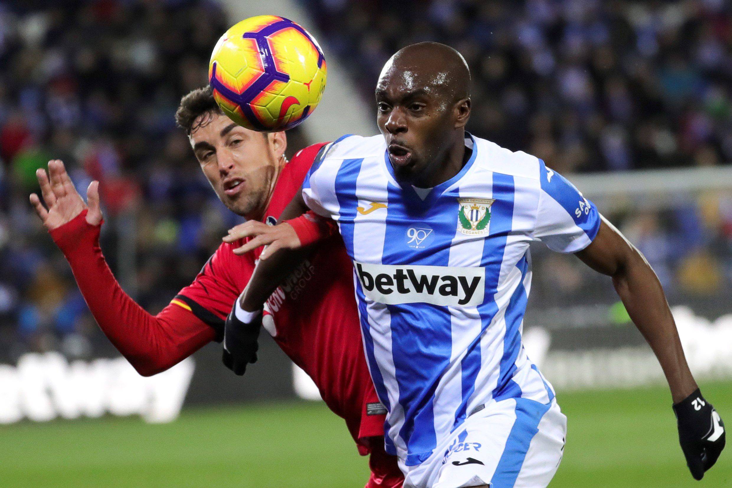 开云体育平台APP-塞维利亚中场控制力强,击败对手