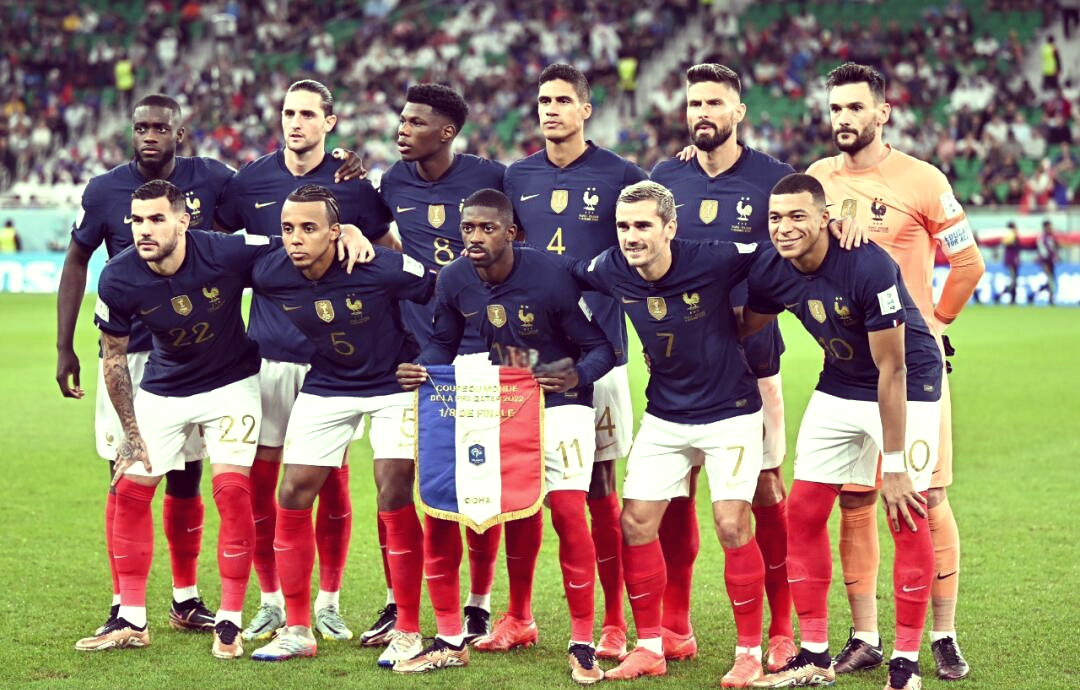 法国队连续三场胜利,稳坐领跑位置 法国队连续三场胜利,稳坐领跑位置