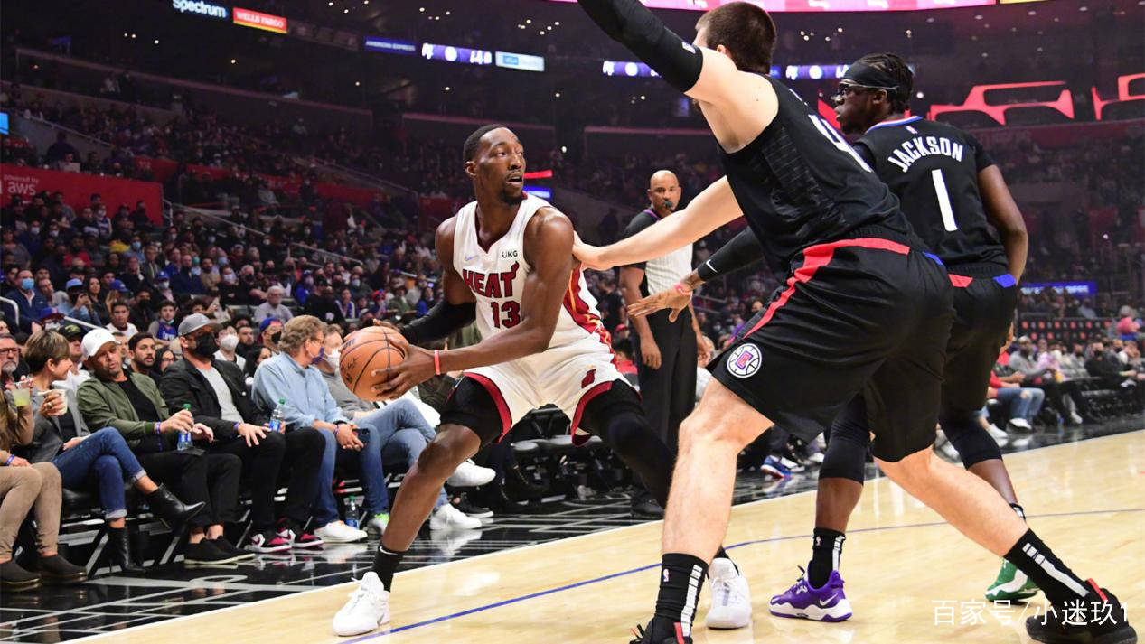 赛场上球员们的激情表现令人动容 赛场上球员们的激情表现令人动容