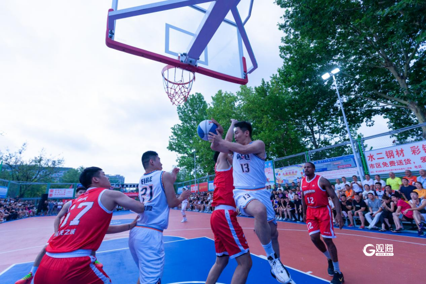 球场上的激情篮球对抗将全球粉丝沉浸其中的简单介绍