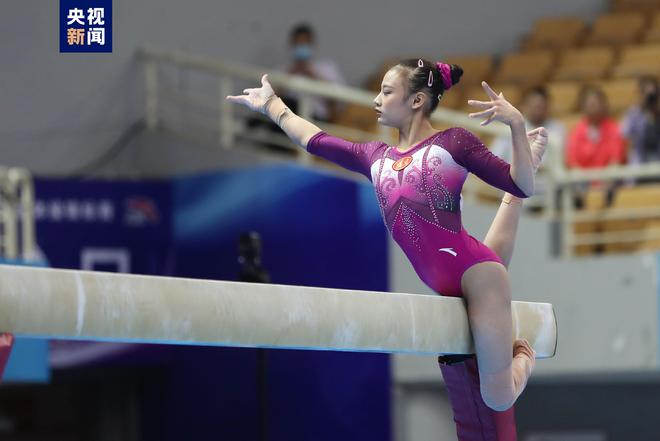 体操冠军用优美动作征服评委