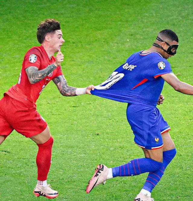 法国与波兰对决，胜者将晋级四强