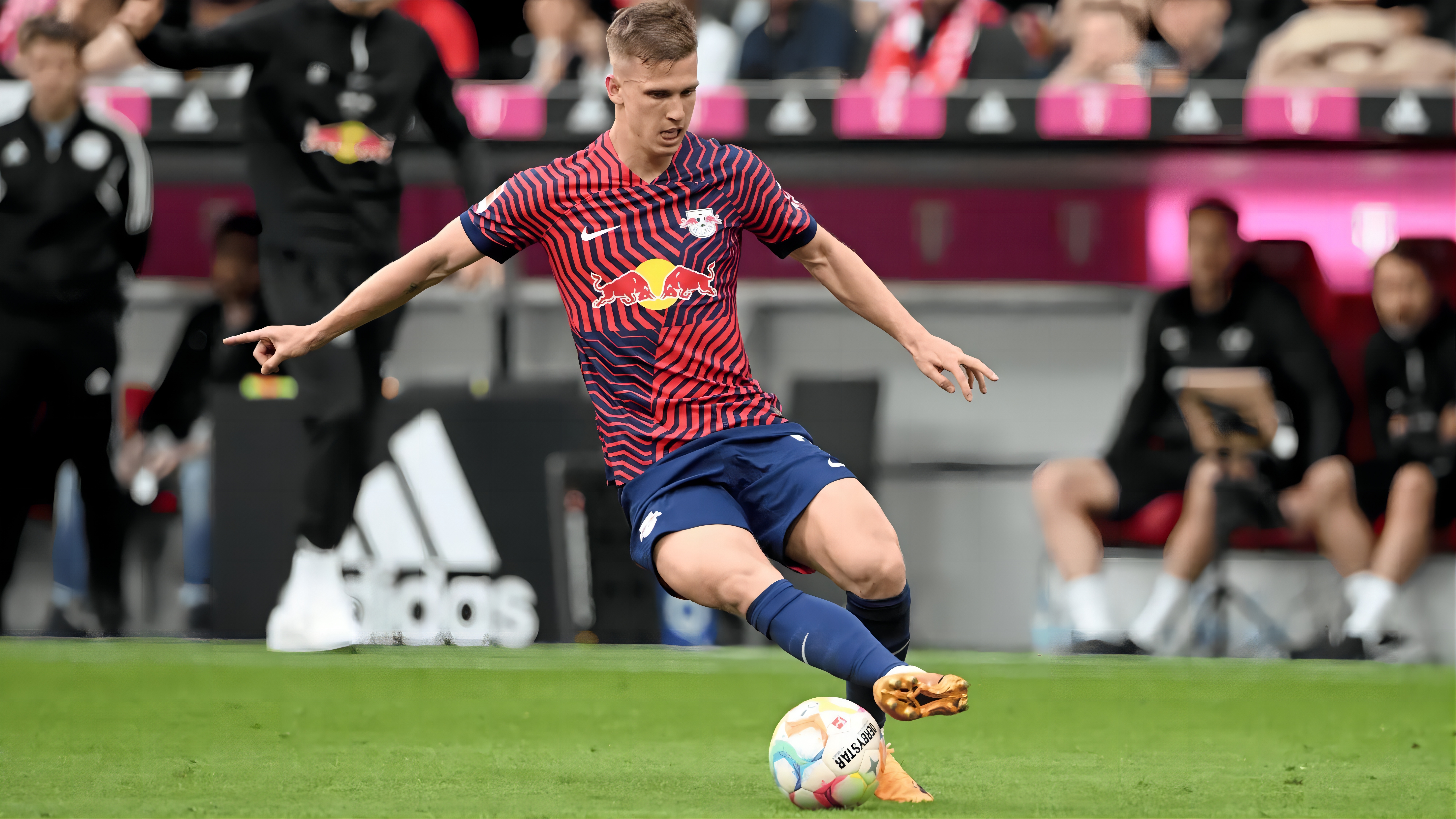 开云下载-关于门兴踢球者新援表现出色,助球队保持连胜的信息