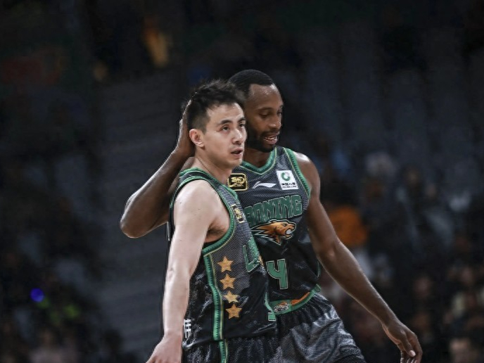 开云体育中国-上海男篮惨败辽宁,遭遇连败