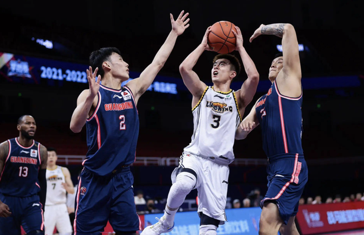 上海男篮惨败辽宁，遭遇连败