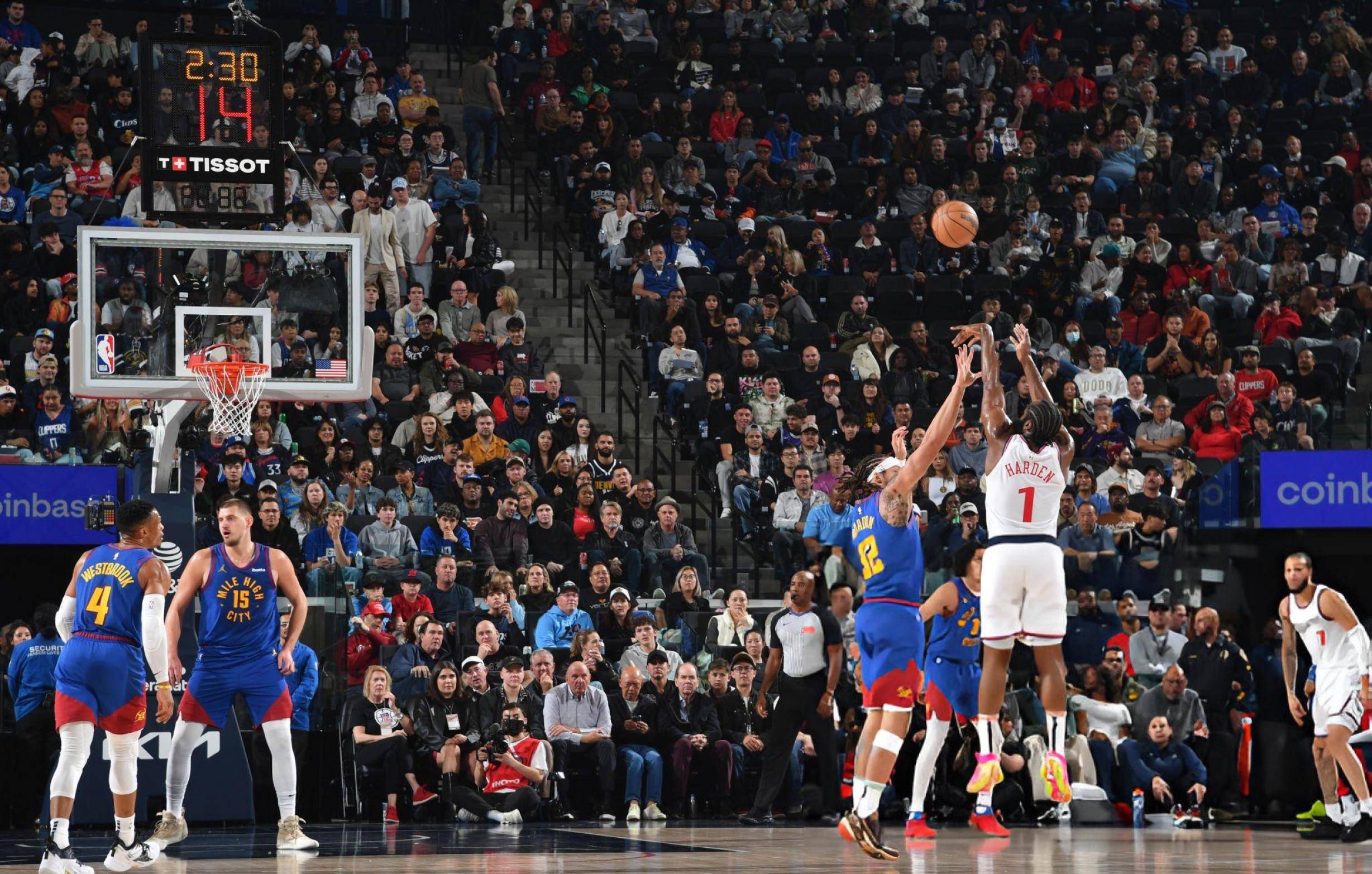 开云体育app-火箭险胜尼克斯,哈登单场狂砍分的简单介绍