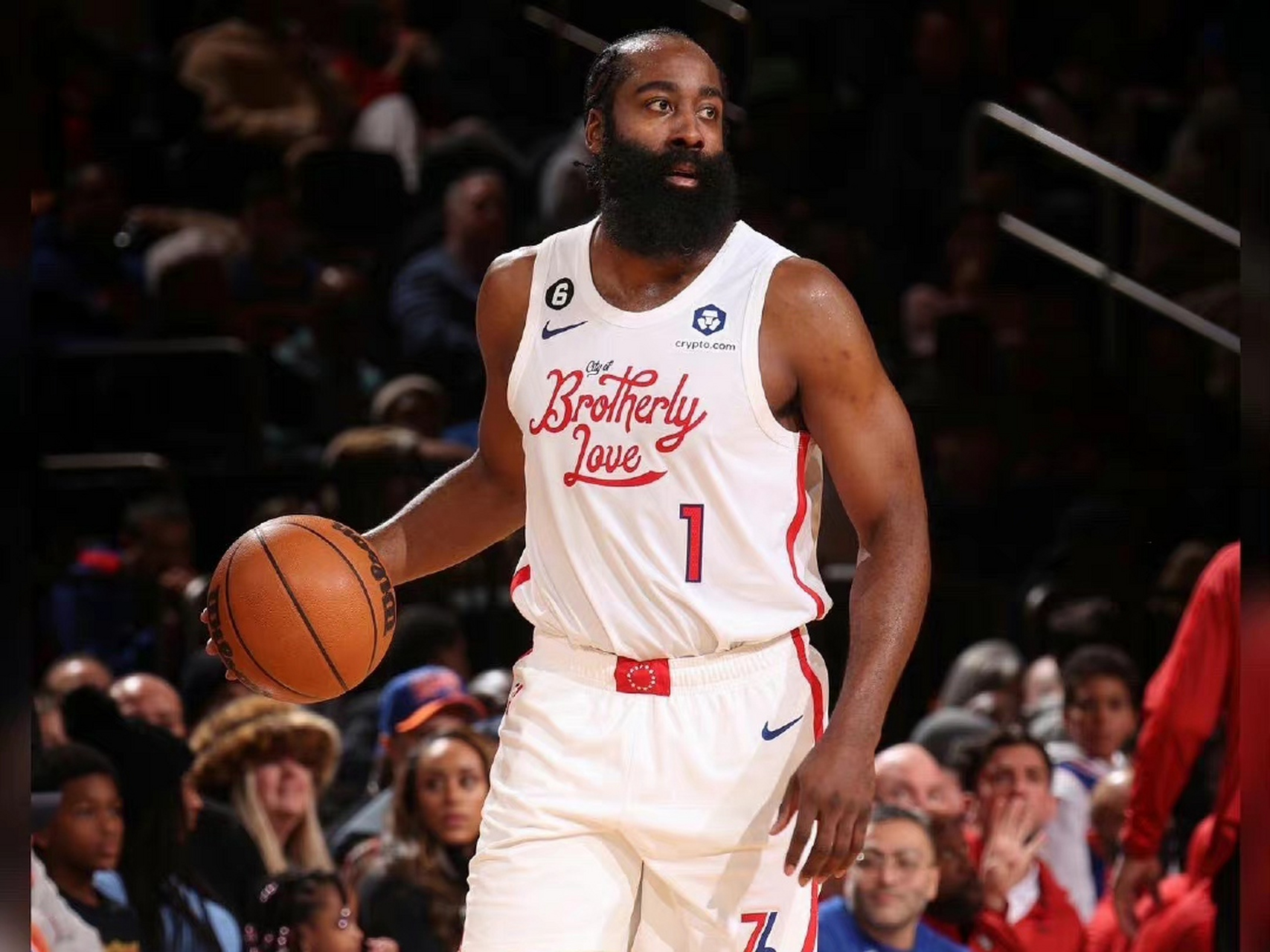 火箭险胜尼克斯，哈登单场狂砍分的简单介绍