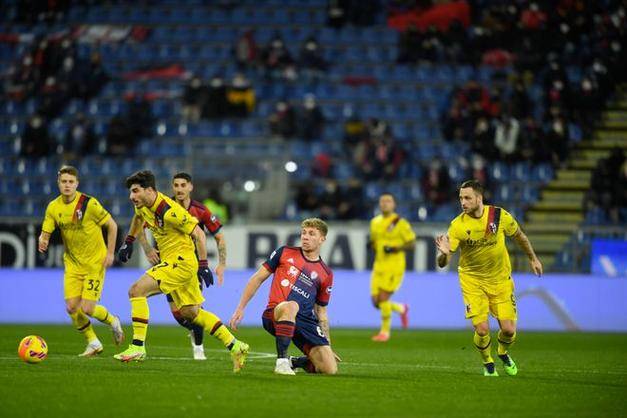 开云平台-沙尔克惨遭战败,连败对手奥格斯堡