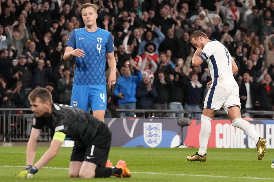 开云体育下载-英格兰前锋梅开二度,率队豪取胜利的简单介绍