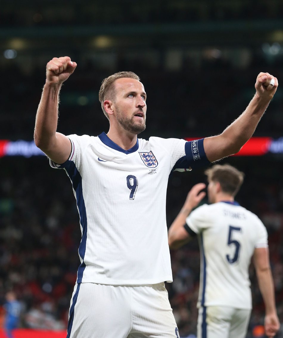 英格兰前锋梅开二度，率队豪取胜利的简单介绍