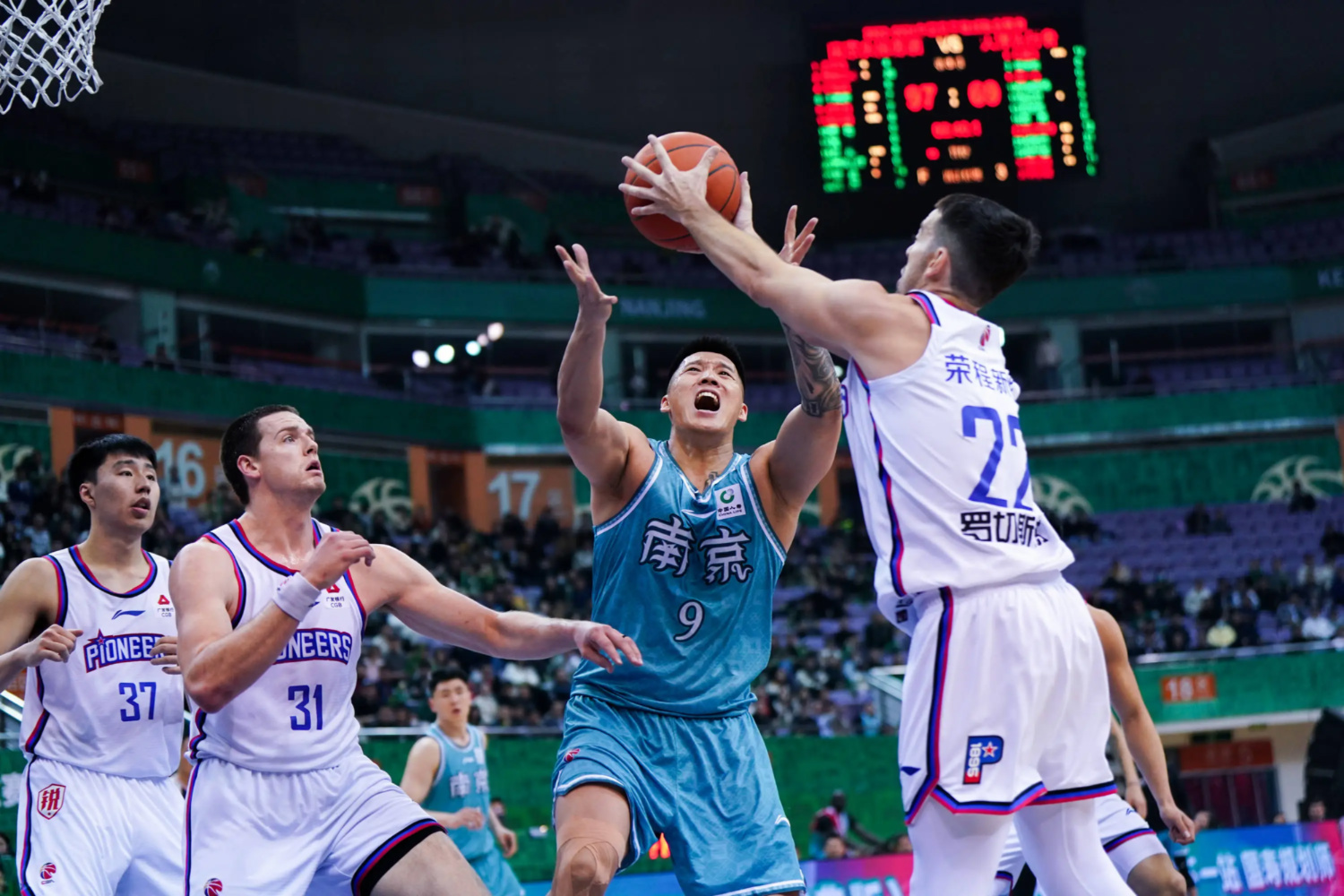 包含天津队主场比赛擒下对手，球员拼尽全力展现实力的词条