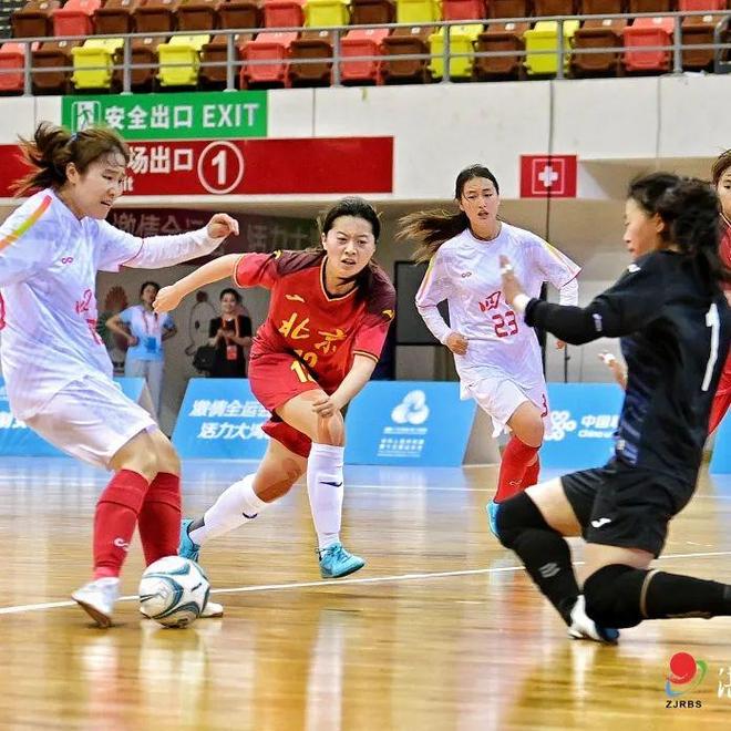 女子足球大赛竞赛激烈,强队连连取胜 女子足球大赛竞赛激烈,强队连连取胜