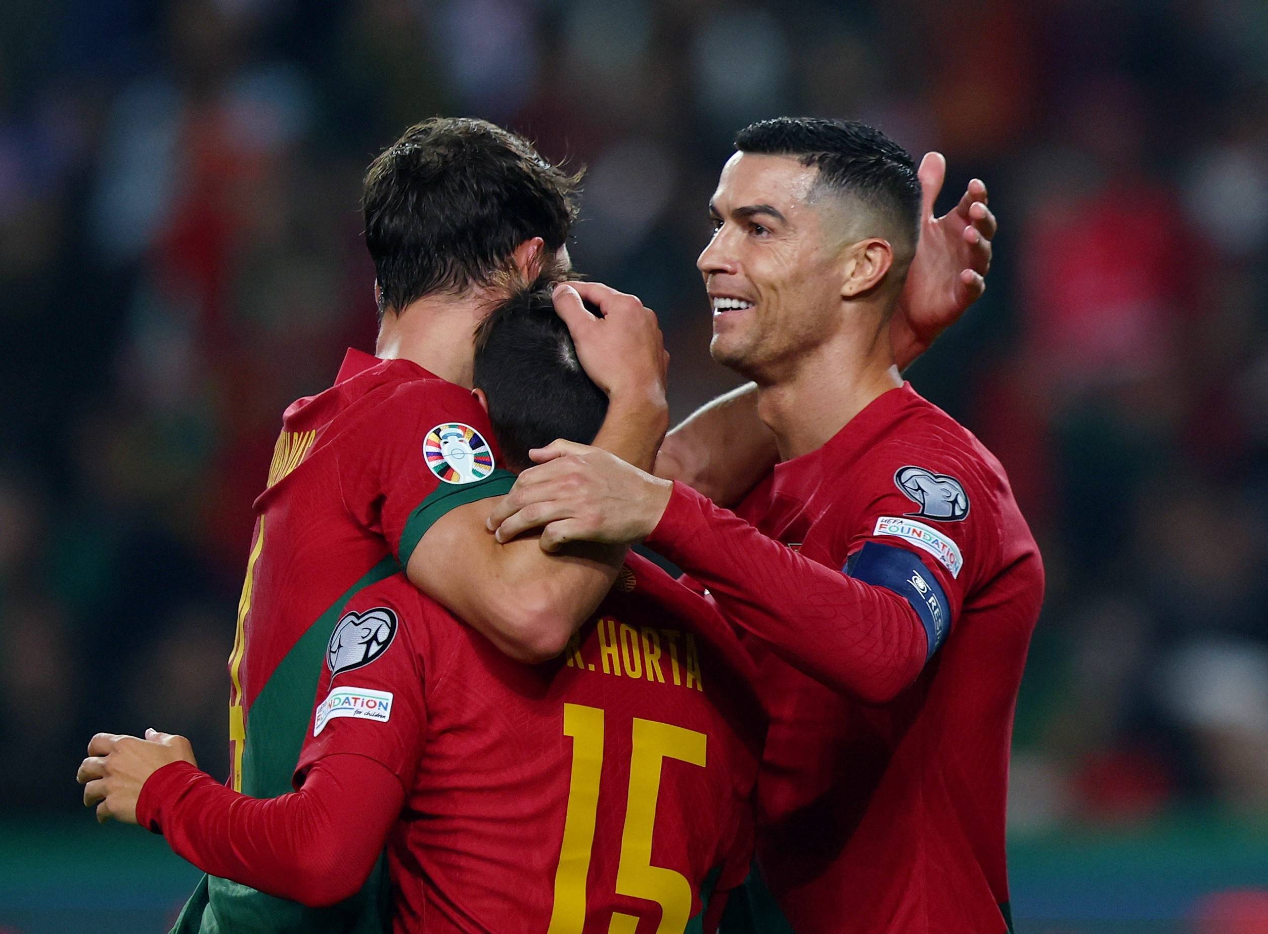 开云体育登录-葡萄牙对阵西班牙,豪门对决震撼球迷