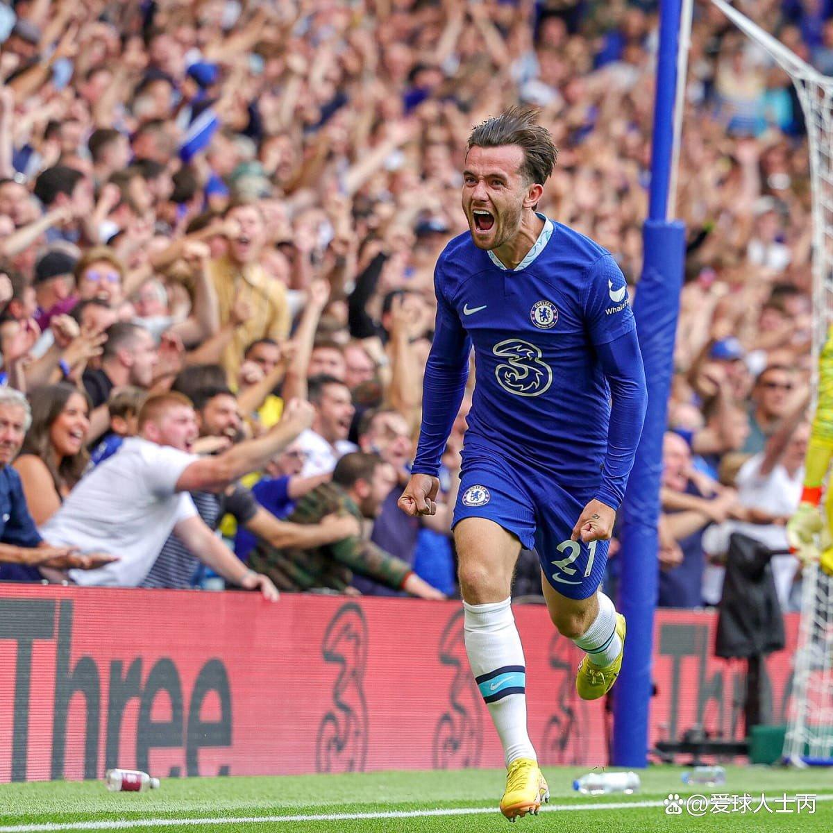 雷纳托荣登射手榜之首,助阵拜仁力克曼城 雷纳托荣登射手榜之首,助阵拜仁力克曼城