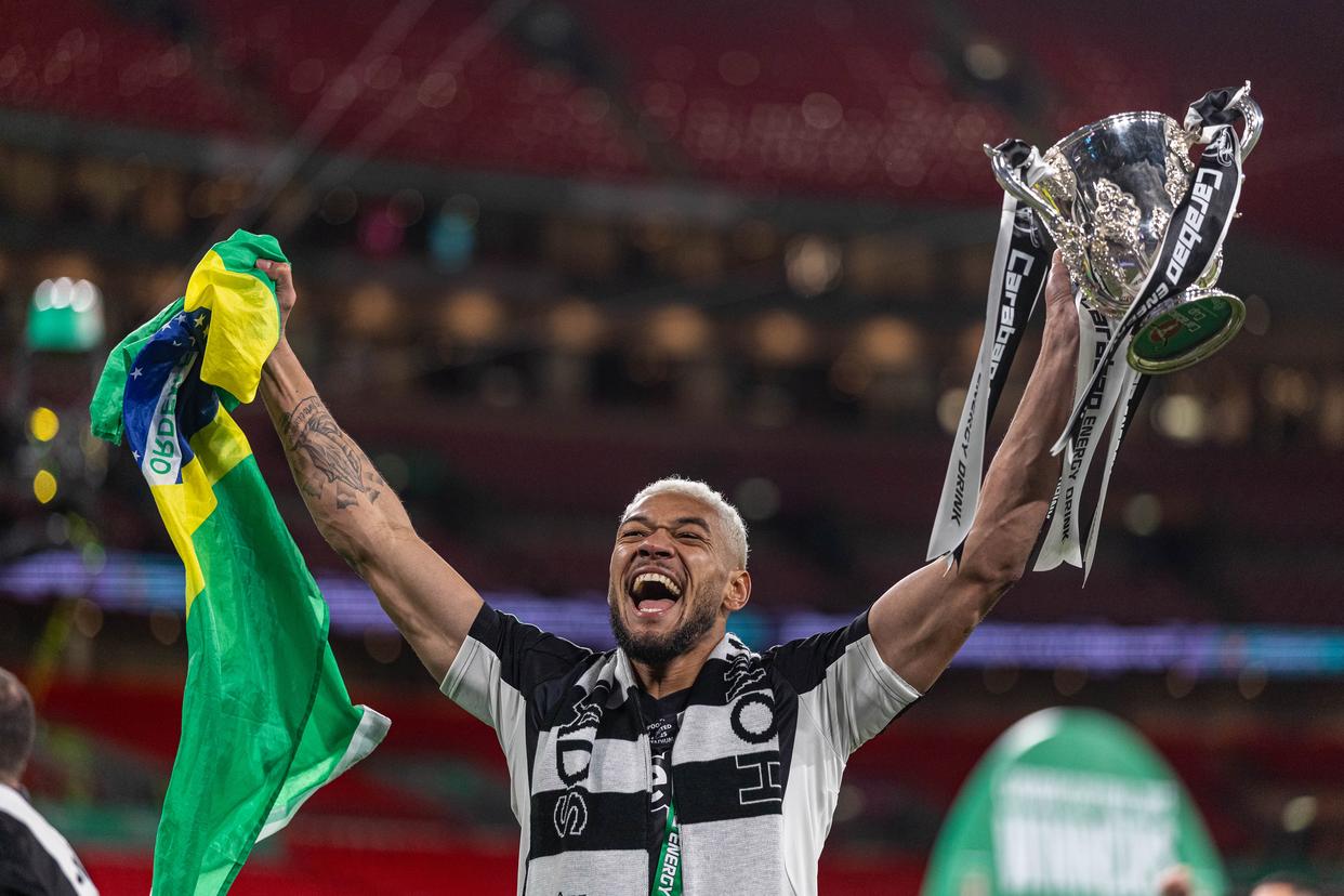 队员在足球比赛中创造了新纪录！