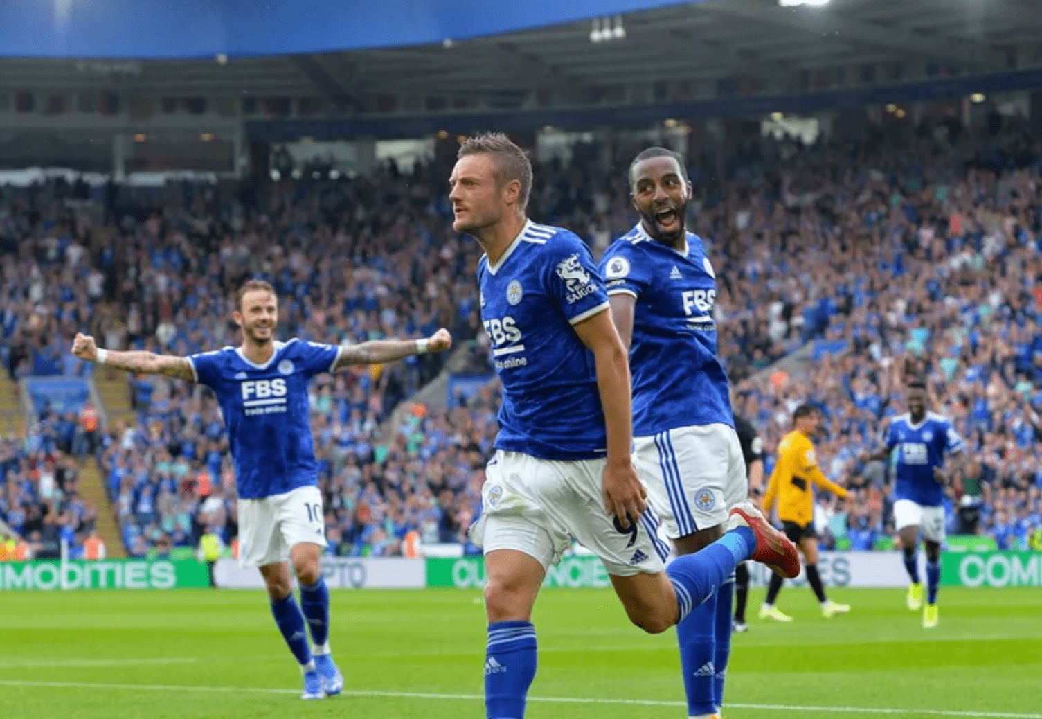 包含卫冕冠军莱切斯特城客场失利，排名下滑的词条