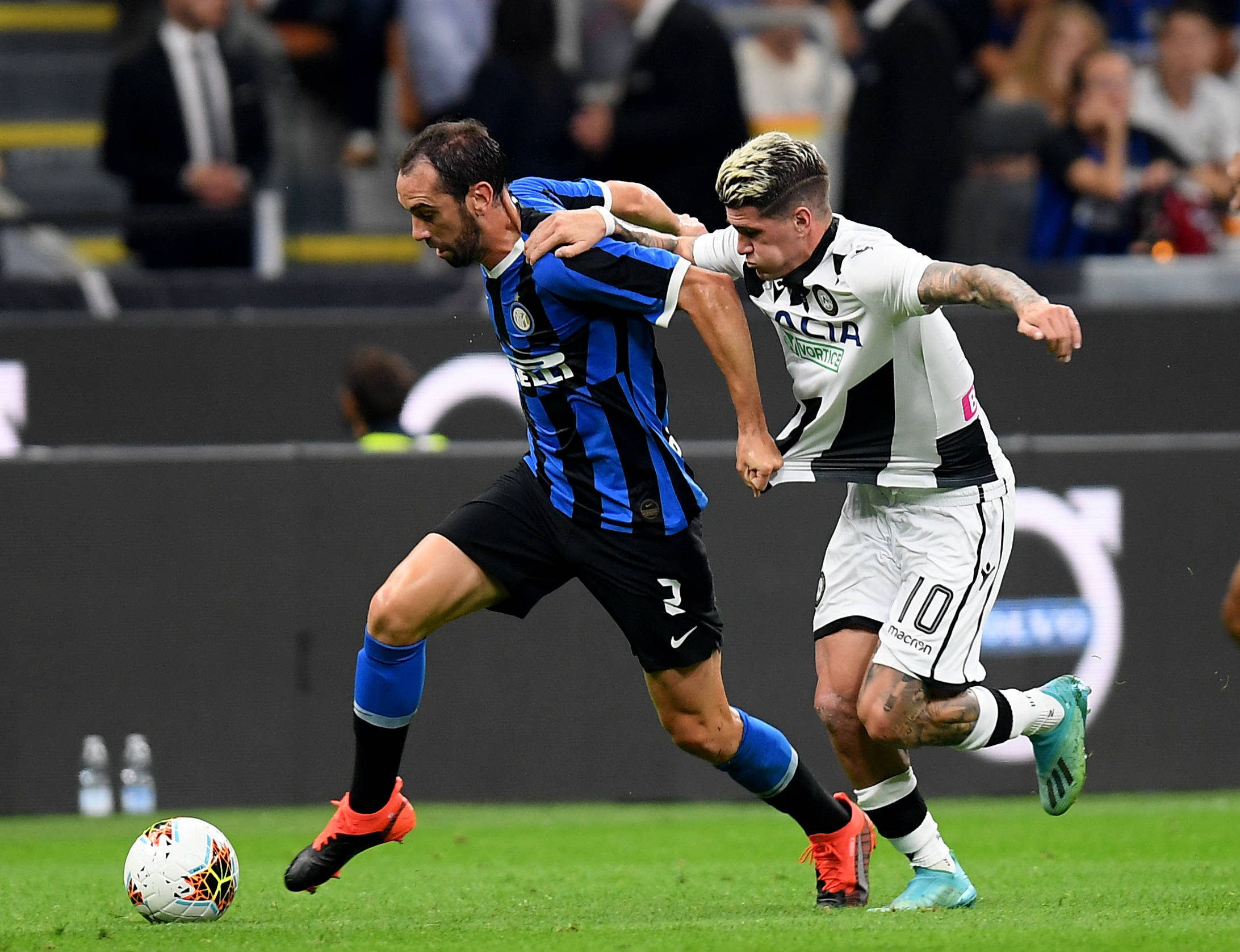 米兰客场面临卡利亚里,必须全力以赴 米兰客场面临卡利亚里,必须全力以赴