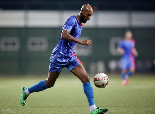 开云体育中国-波尔多球员集训备战,力争下赛季重返欧洲