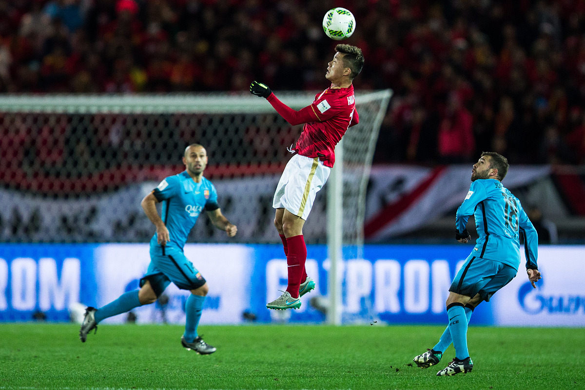 小组赛末轮关键战役,球队备战迎来高潮 小组赛末轮关键战役,球队备战迎来高潮