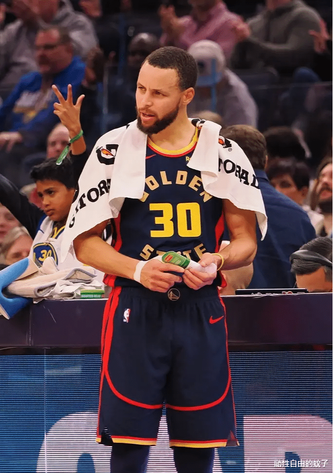 勇士队客场取胜,展现出色实力 勇士队客场取胜,展现出色实力