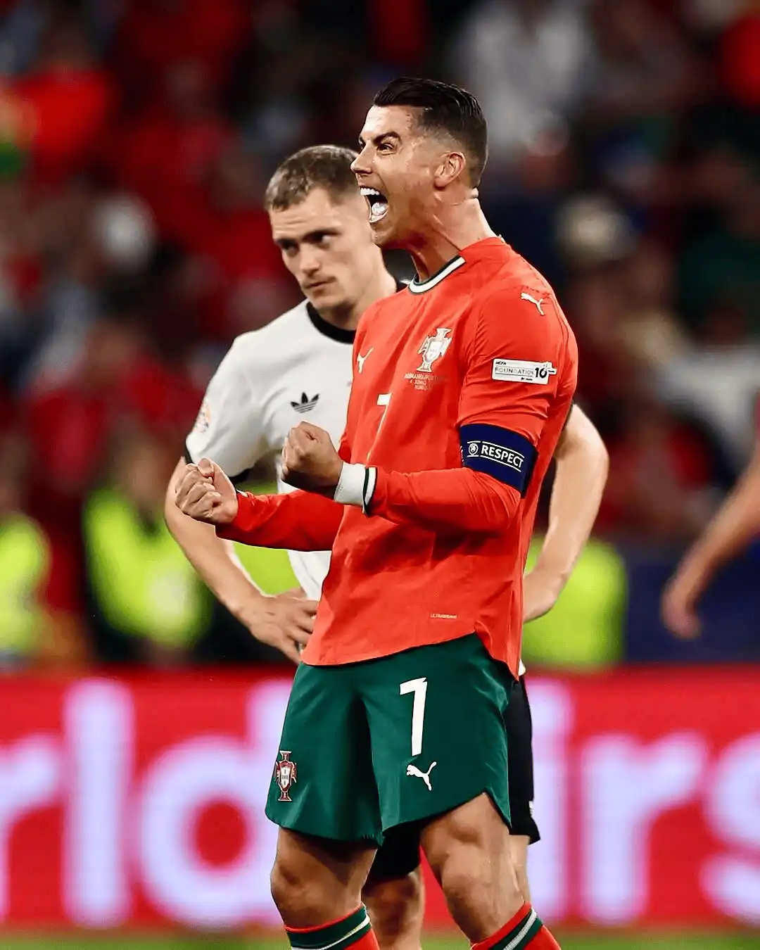 开云体育在线-葡萄牙国家队在关键比赛中发挥出色,晋级欧洲联赛半决赛