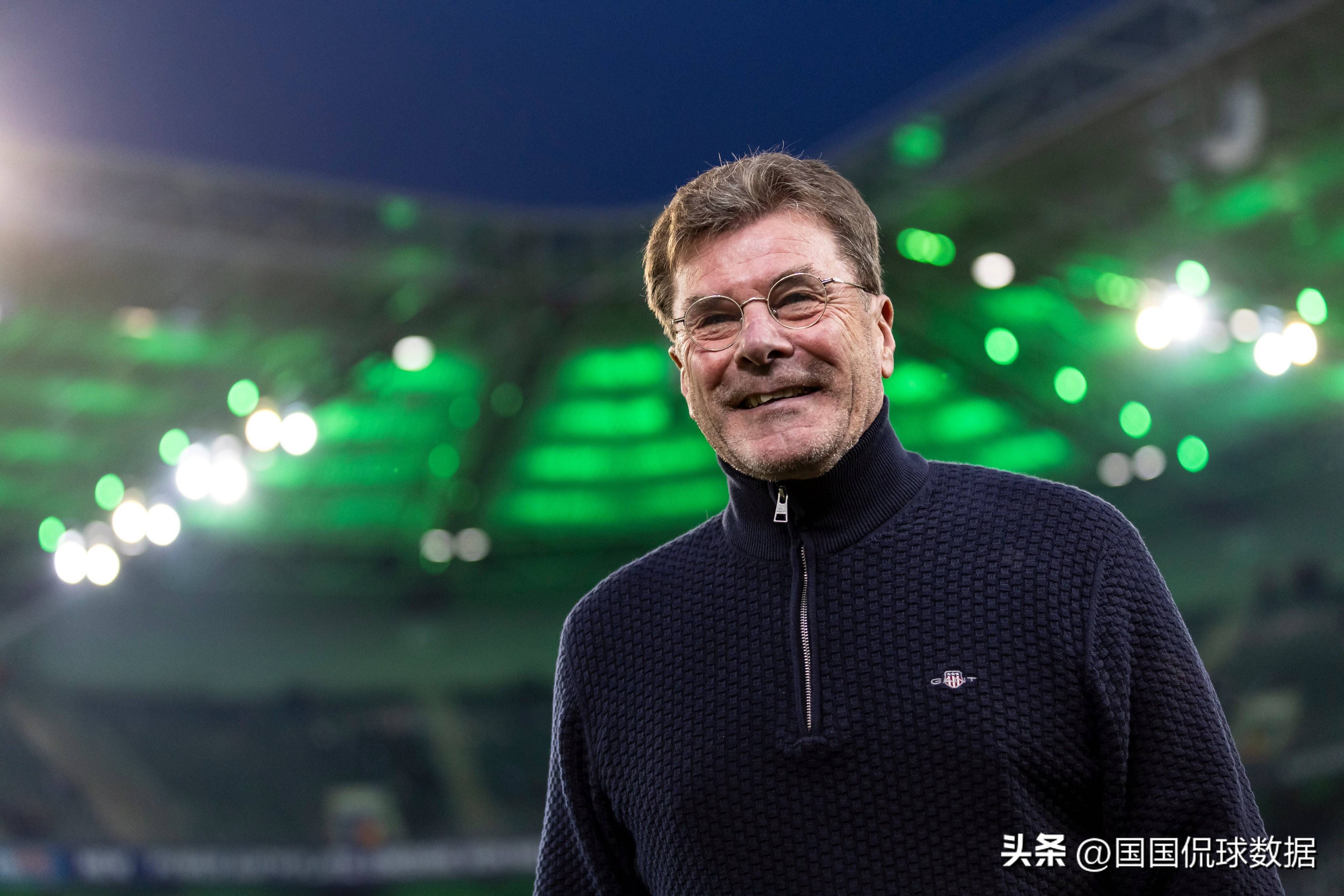 集体合作共赢,门兴球员团结一心获胜 集体合作共赢,门兴球员团结一心获胜