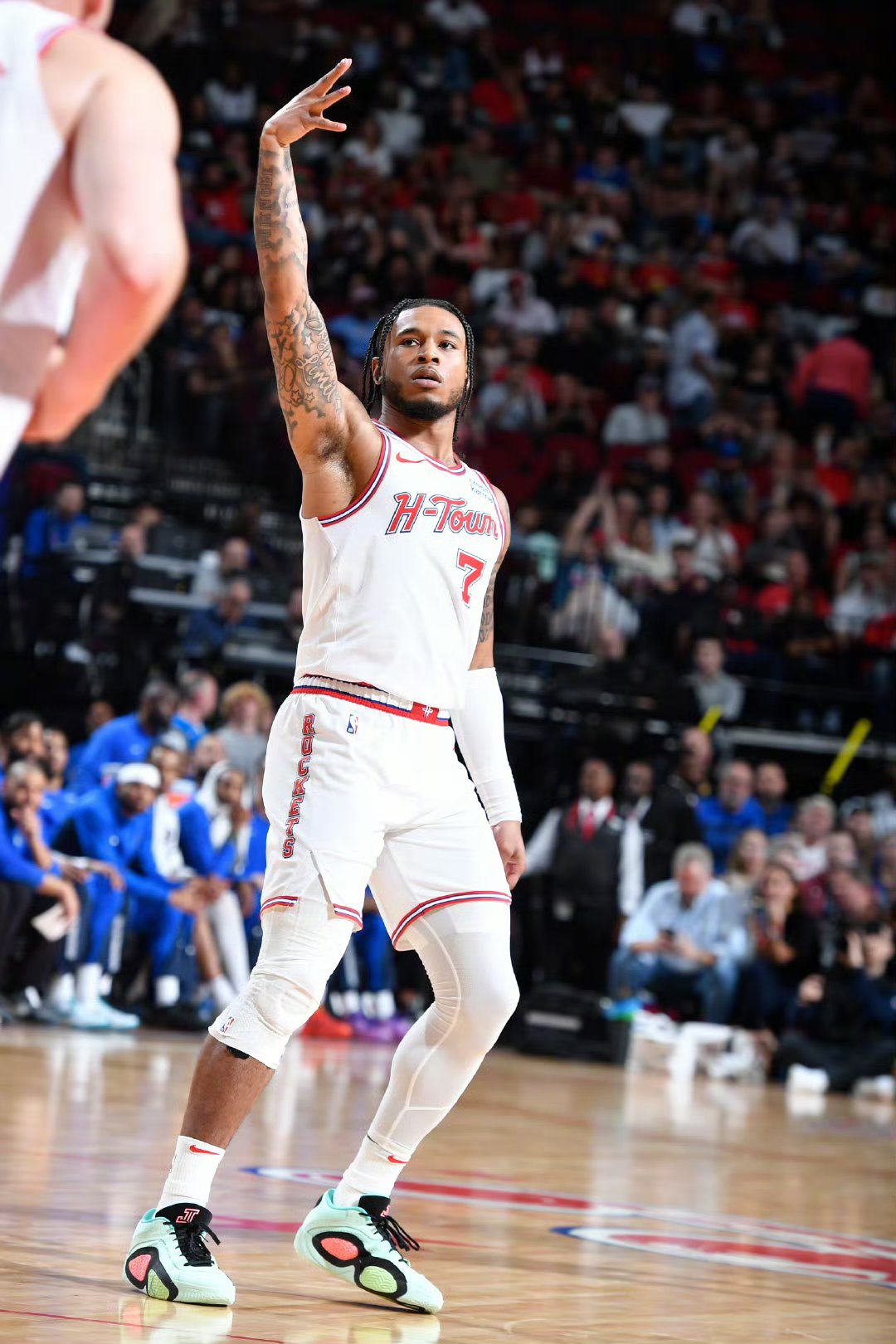 独行侠客场负于火箭,遭遇两连败 独行侠客场负于火箭,遭遇两连败