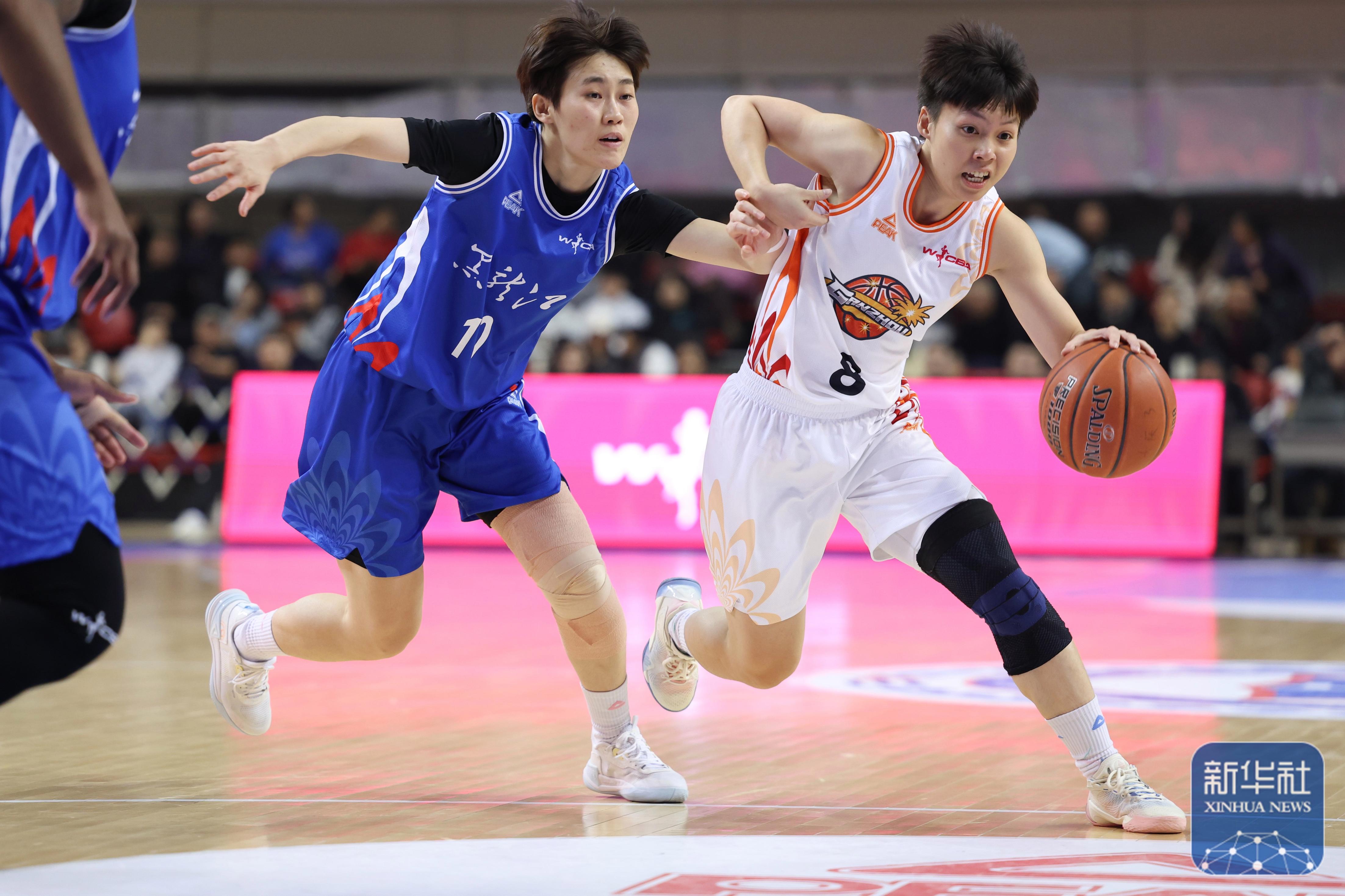 开云体育下载-包含激烈的角逐，球员们在比赛中斗志昂扬！的词条