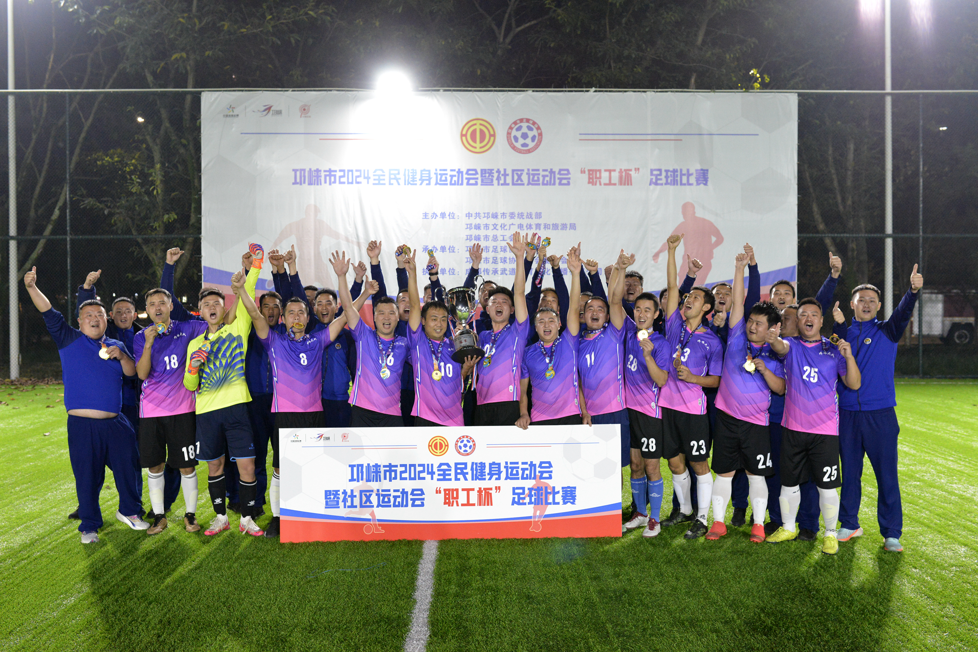 热门足球比赛引领全民关注足球运动 热门足球比赛引领全民关注足球运动