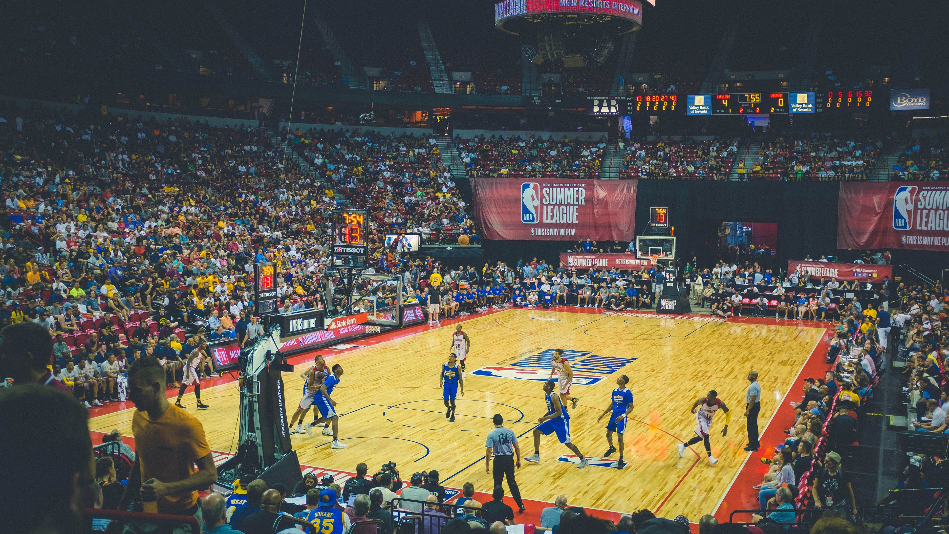 双重战场，西甲国家德比焦点战，太阳掀翻猛龙的启示